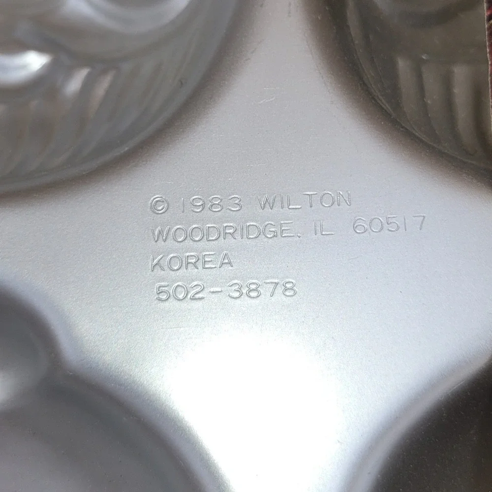 Vintage 1983 Wilton Mini Santa Cake Pan 4 Cavity Aluminum Christmas 2105-4692